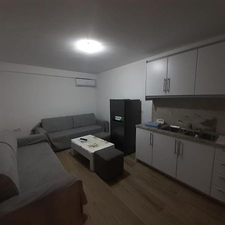 Lovely 1-Bedroom Apartment In Саранда Экстерьер фото
