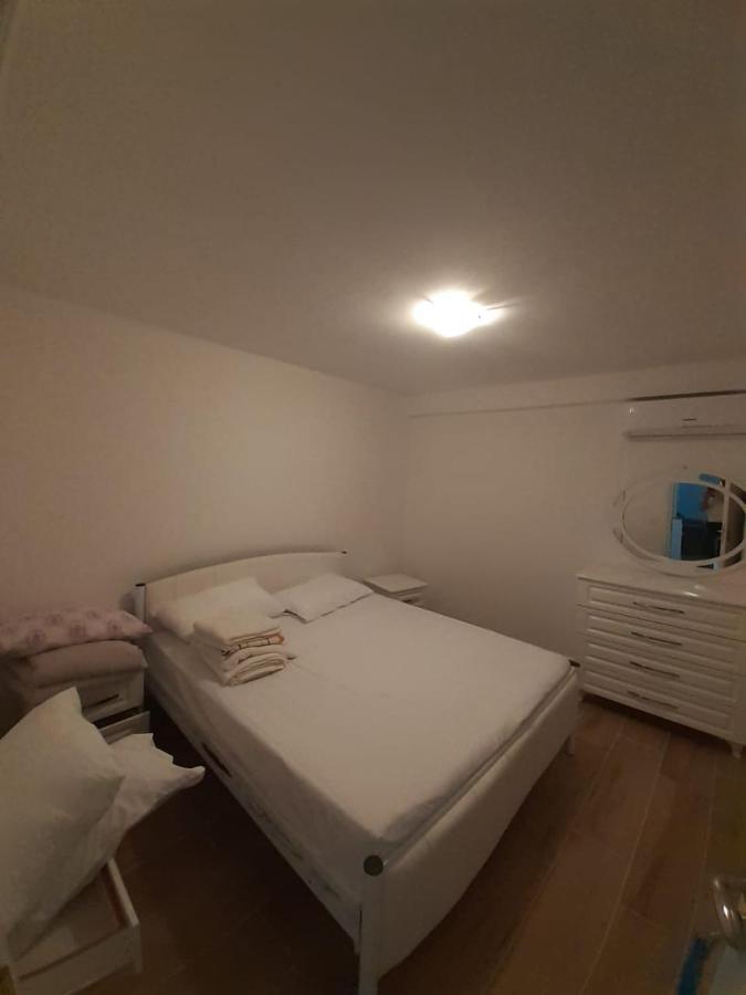 Lovely 1-Bedroom Apartment In Саранда Экстерьер фото