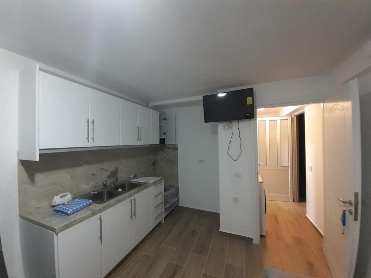 Lovely 1-Bedroom Apartment In Саранда Экстерьер фото